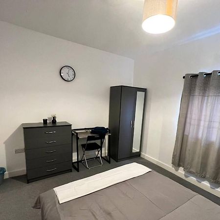 4 Bedroom Terrace House 웰링버러 외부 사진
