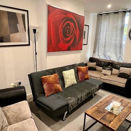 4 Bedroom Terrace House 웰링버러 외부 사진