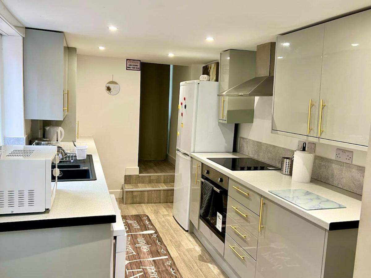 4 Bedroom Terrace House 웰링버러 외부 사진