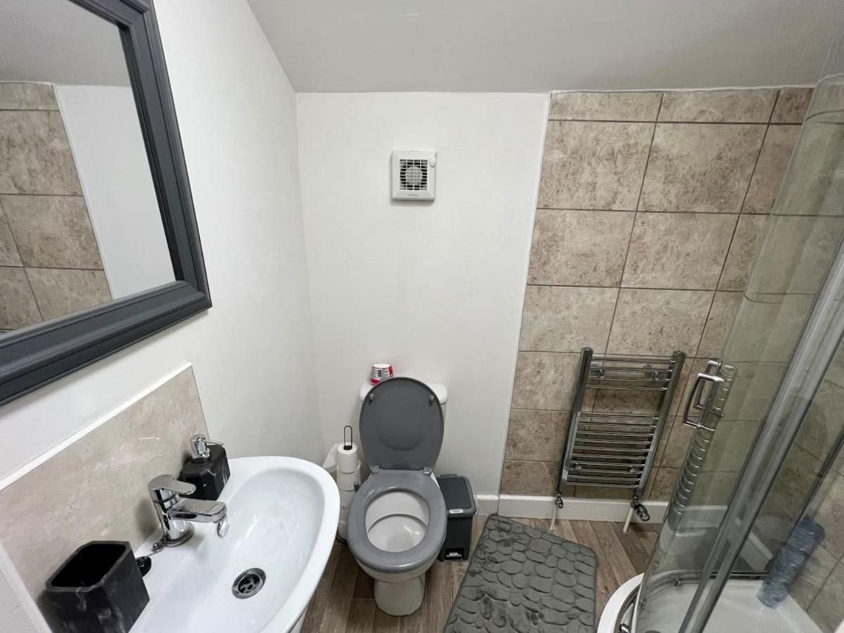 4 Bedroom Terrace House 웰링버러 외부 사진