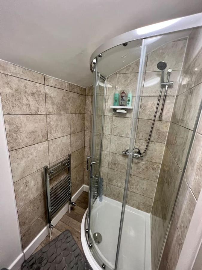 4 Bedroom Terrace House 웰링버러 외부 사진