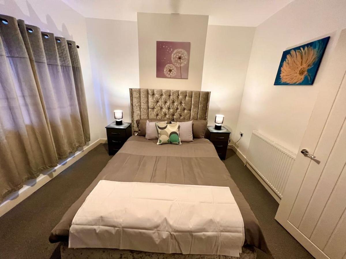 4 Bedroom Terrace House 웰링버러 외부 사진