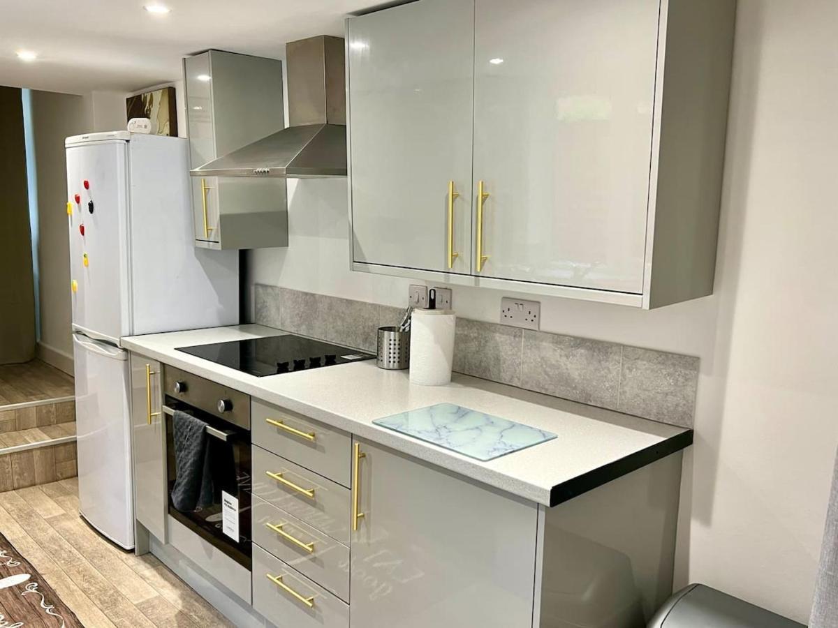 4 Bedroom Terrace House 웰링버러 외부 사진